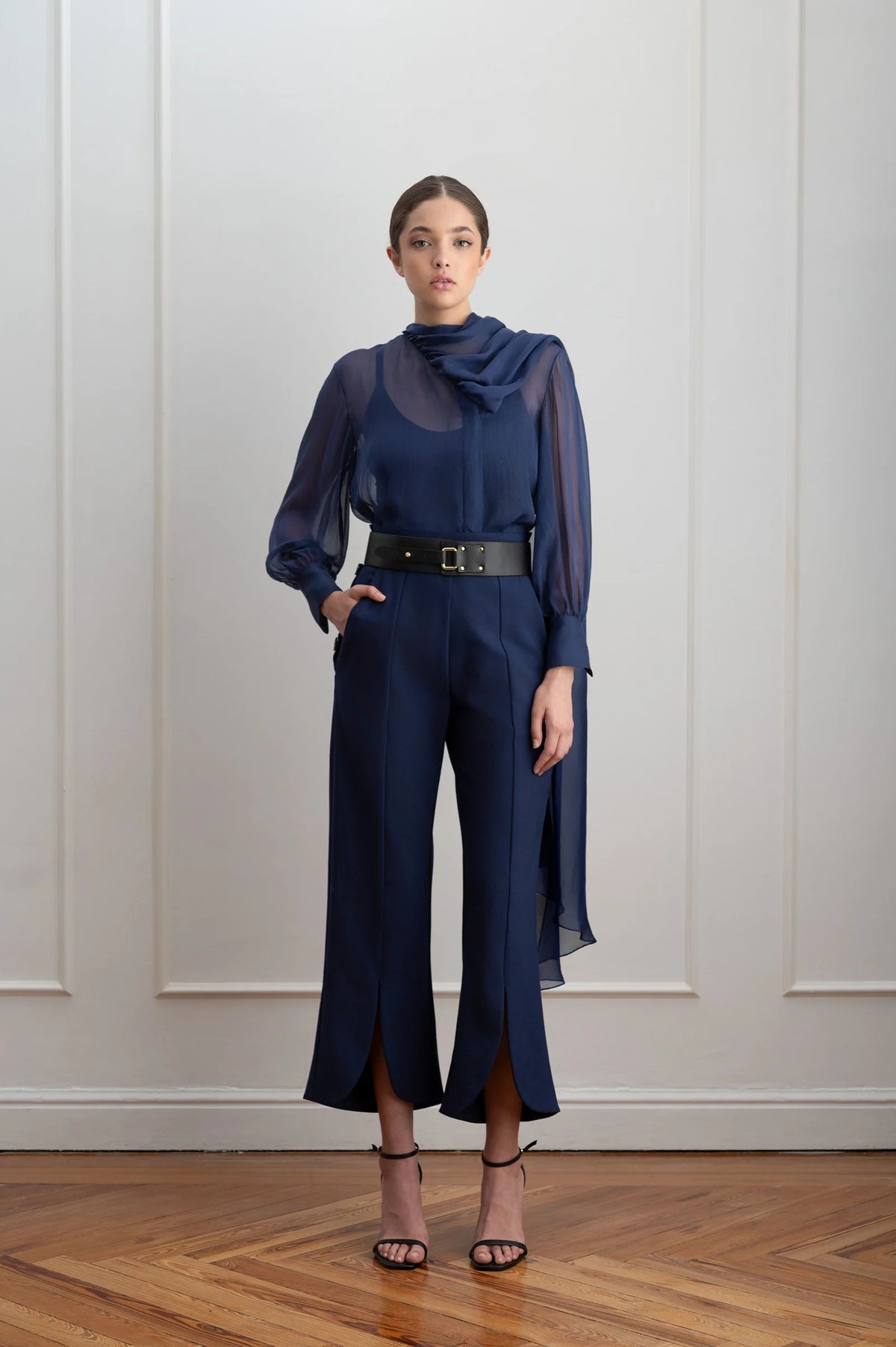 Blusa Azul Con Capa
