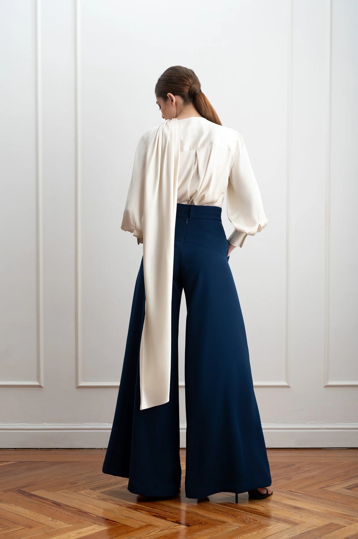 Blusa Blanca Con Pañuelo Multiposición