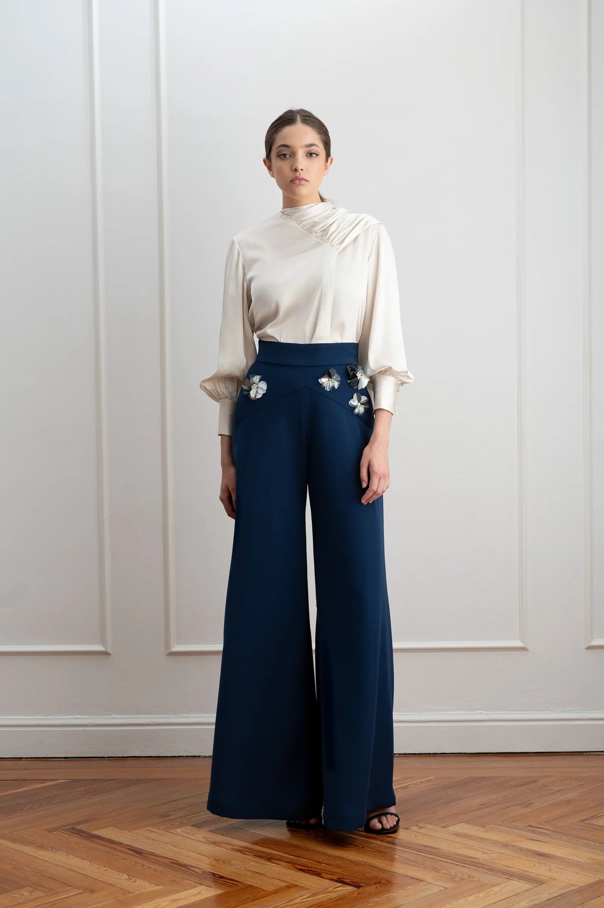 Blusa Blanca Con Pañuelo Multiposición