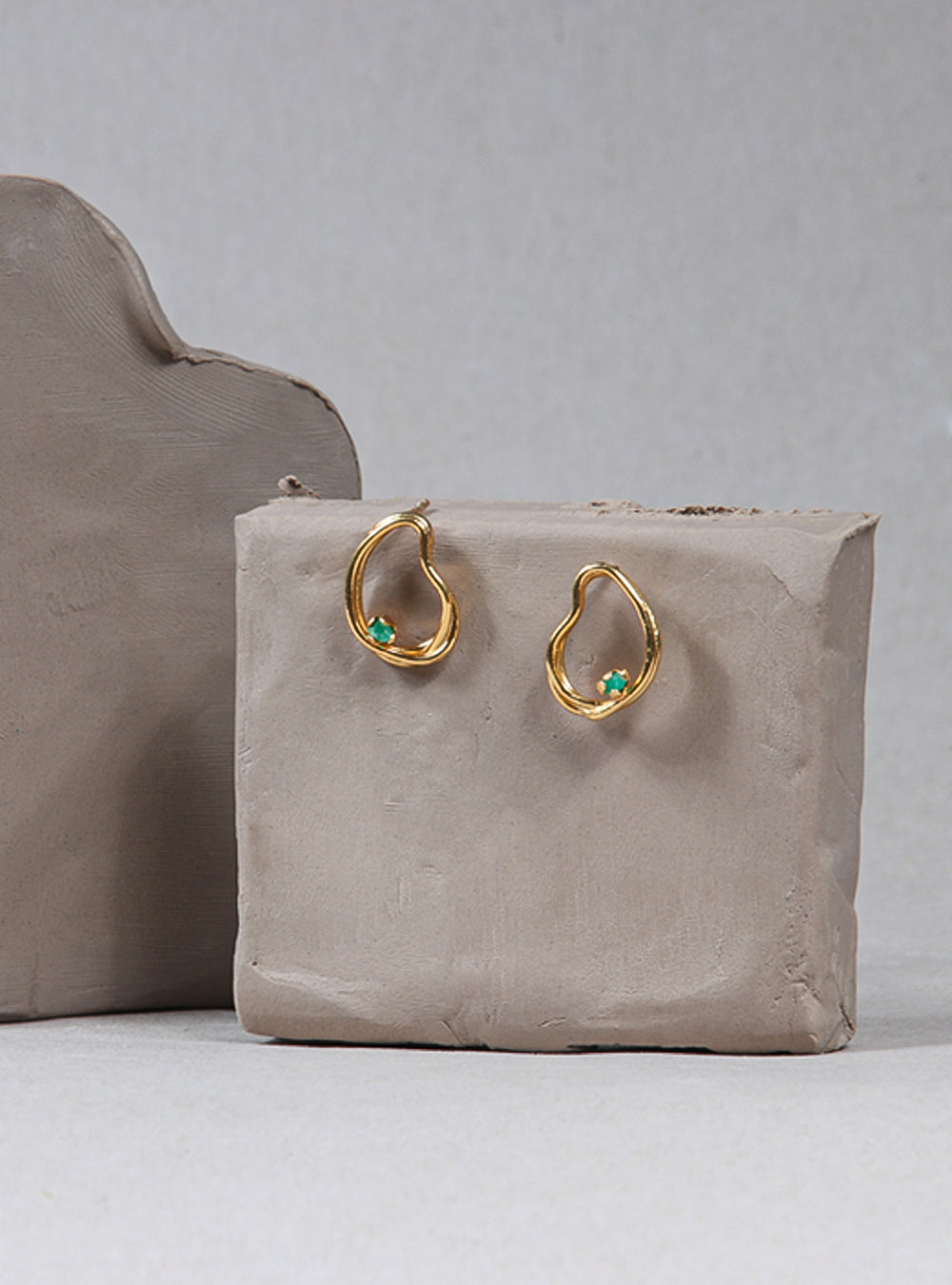 Mini Providencia Esmeralda Earrings